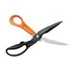 1000809_FiskarsEMEA_02_cuts_more_multi-tool_scissors_23cm