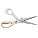 1005223_FiskarsEMEA_02_amplify_21cm_scissors_razoredge